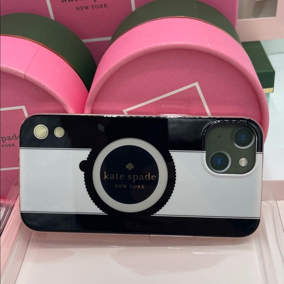 Kate Spade Phone Case for iPhone 13
NWT - Picture 15 of 16